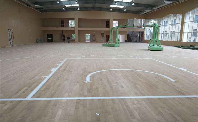 带吸管的玛格丽塔